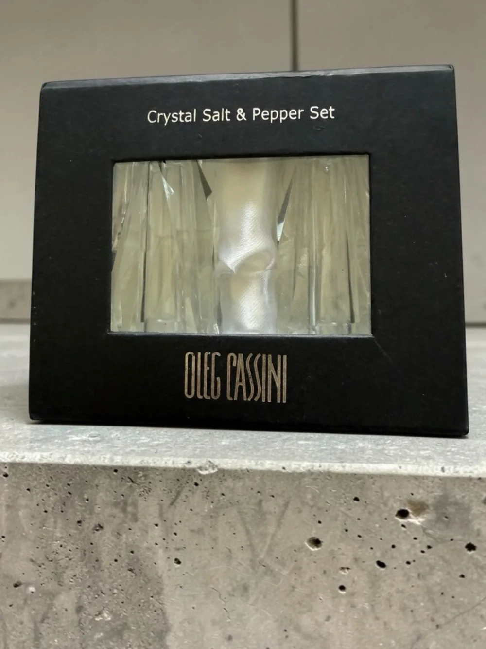 Oleg Cassini Crystal Salt and Pepper Shakers Set Long Facets NIB 126991